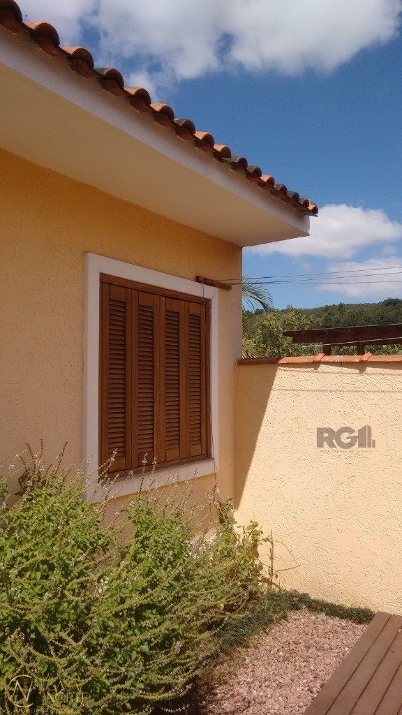 Casa à venda com 3 quartos, 67m², 2 vagas, Rua Alexio Fagherazzi no bairro Aberta dos Morros em Porto Alegre