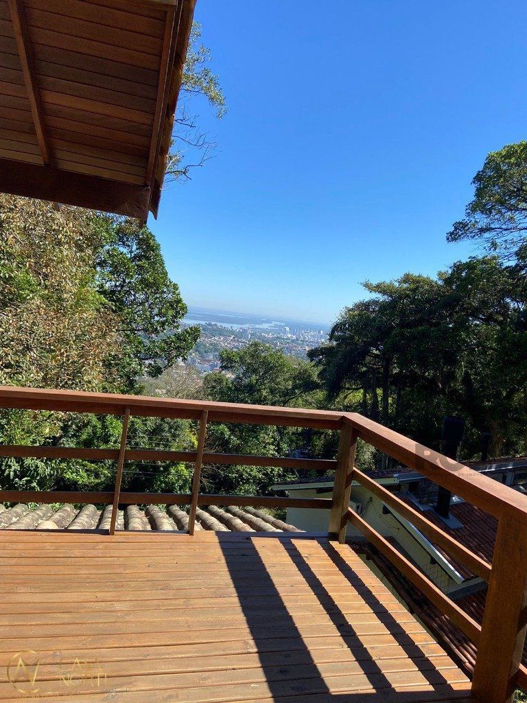 Casa à venda com 3 quartos, 120m², 3 vagas, Rua Fernando Osorio no bairro Teresópolis em Porto Alegre