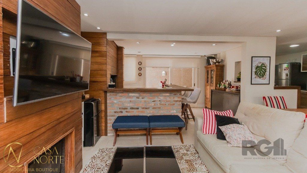 Casa de Condomínio à venda com 3 quartos, 249m², 1 suíte, 4 vagas, Rua Conde da Figueira no bairro Vila Jardim em Porto Alegre