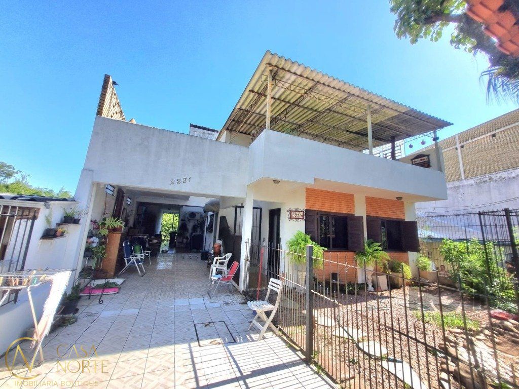 Casa à venda com 5 quartos, 340m², 1 suíte, 2 vagas, Avenida Vicente Monteggia no bairro Cavalhada em Porto Alegre