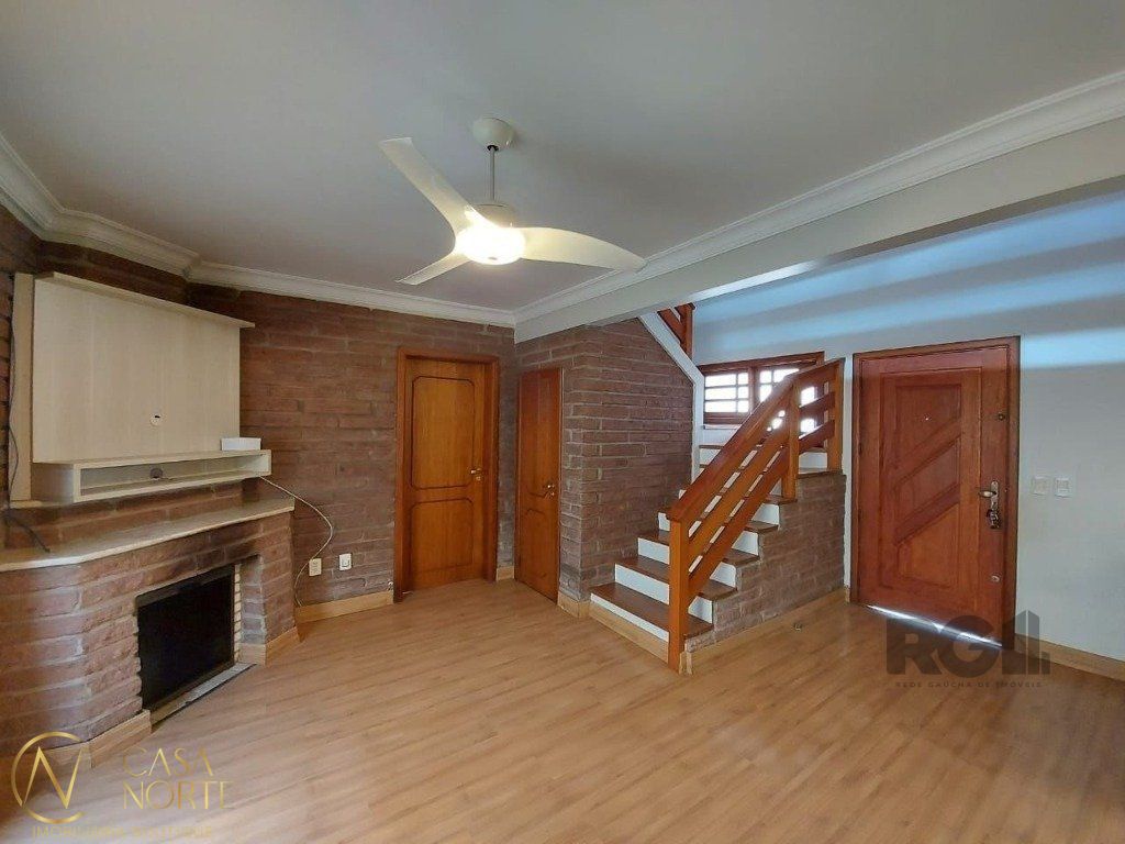 Casa à venda com 2 quartos, 161m², 1 suíte, 4 vagas, Rua Joséf Halpern no bairro Jardim Leopoldina em Porto Alegre