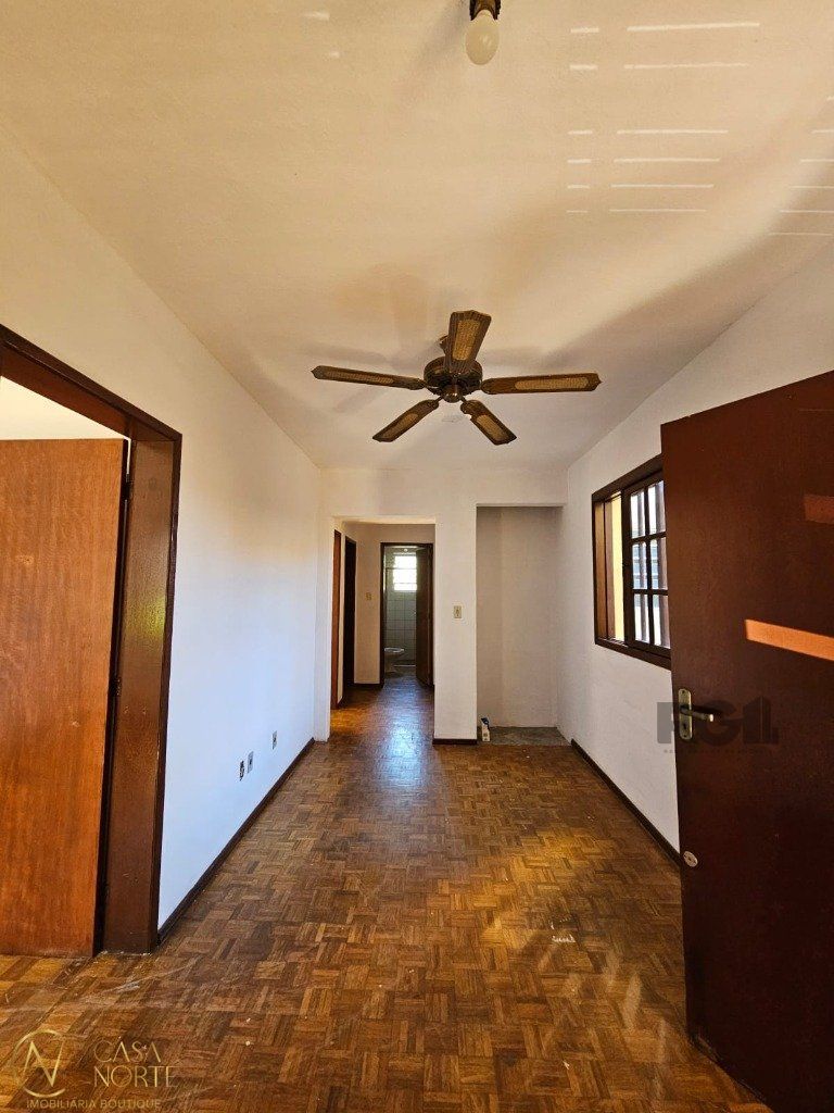 Casa à venda com 5 quartos, 248m², 2 vagas, Rua Octavio de Souza no bairro Teresópolis em Porto Alegre