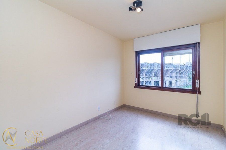 Cobertura à venda com 3 quartos, 211m², 1 vaga, Avenida Coronel Gastao Haslocher Mazeron no bairro Medianeira em Porto Alegre