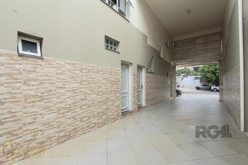 Casa à venda com 3 quartos, 368m², 1 suíte, 8 vagas, Rua Serro Azul no bairro Santa Maria Goretti em Porto Alegre