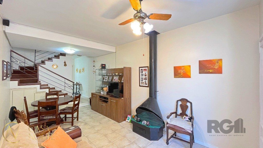 Casa de Condomínio à venda com 3 quartos, 110m², 1 suíte, 2 vagas, Avenida Arnaldo Bohrer no bairro Teresópolis em Porto Alegre