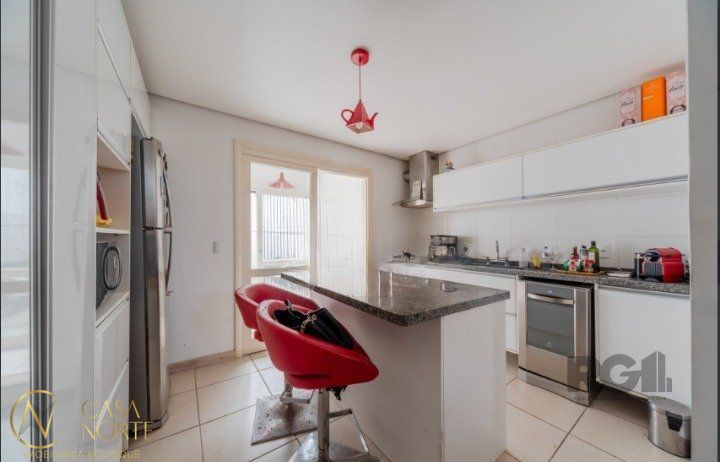 Casa de Condomínio à venda com 3 quartos, 152m², 1 suíte, 2 vagas, Rua Padre João Batista Reus no bairro Camaquã em Porto Alegre