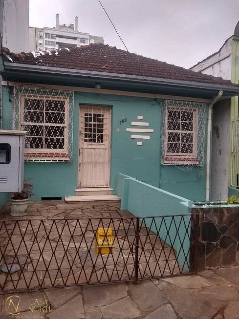 Casa à venda com 4 quartos, 124m², 1 vaga, Avenida Cacapava no bairro Petrópolis em Porto Alegre