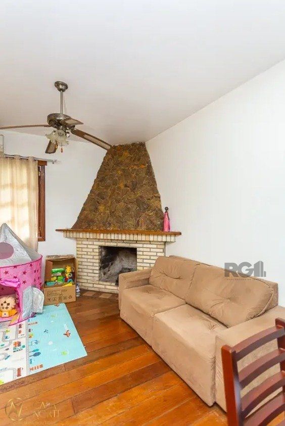 Casa à venda com 3 quartos, 160m², 1 suíte, 4 vagas, Rua Fernando Cortez no bairro Cristo Redentor em Porto Alegre