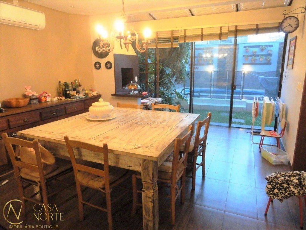Casa à venda com 3 quartos, 165m², 3 suítes, 1 vaga, Rua Guatambu no bairro Hípica em Porto Alegre