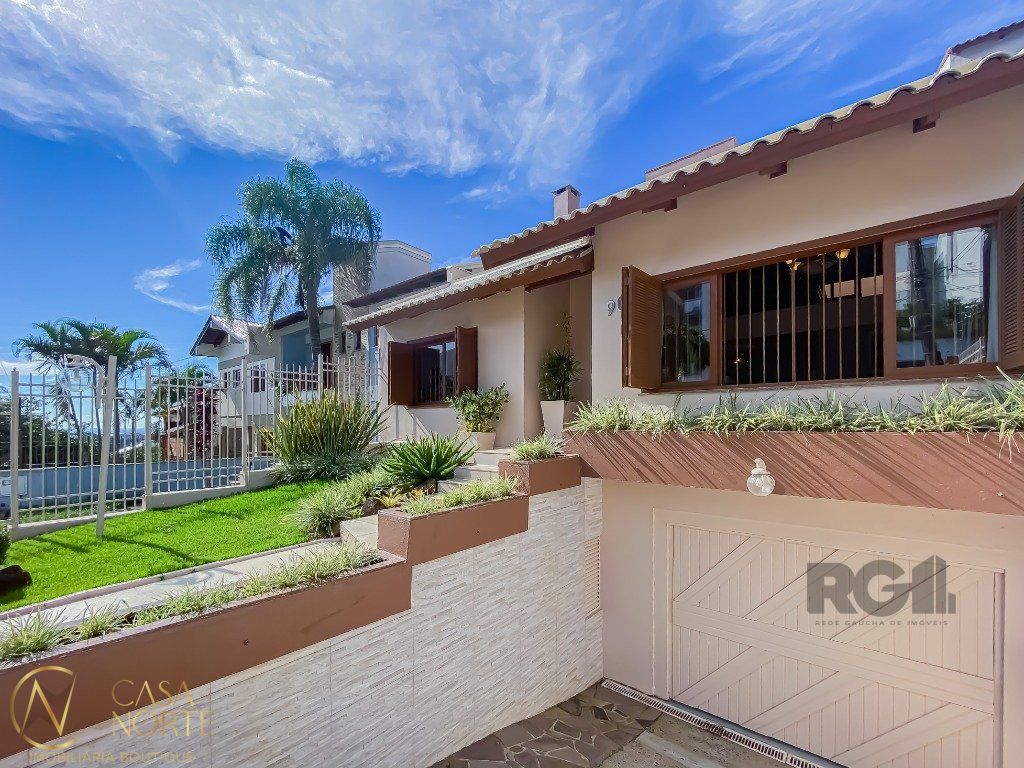 Casa à venda com 4 quartos, 500m², 3 suítes, 6 vagas, Rua Pedro Carneiro Pereira no bairro Teresópolis em Porto Alegre