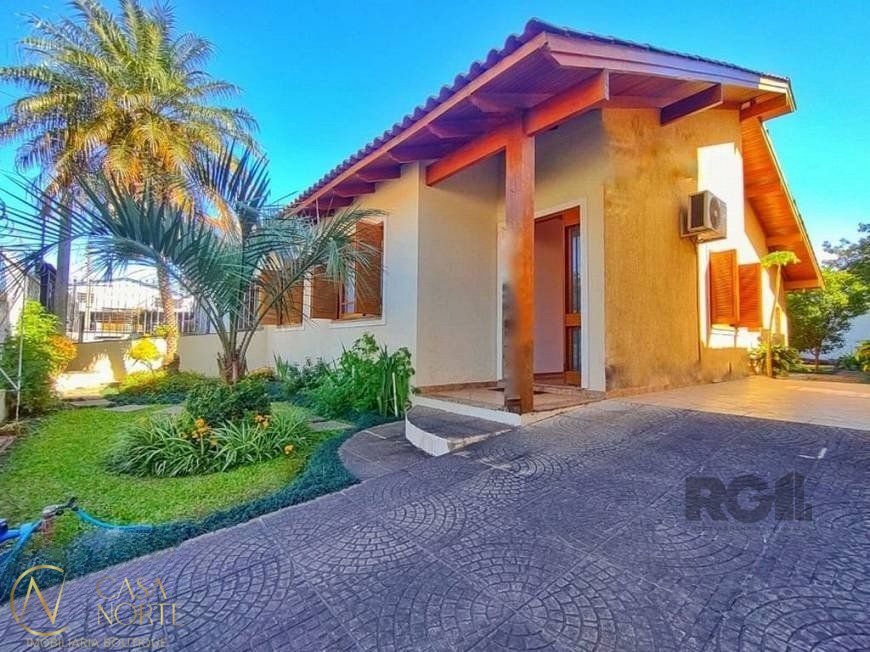 Casa à venda com 3 quartos, 99m², 1 suíte, 3 vagas, Rua Candido Portinari no bairro São Sebastião em Porto Alegre