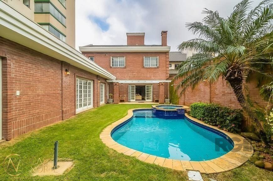 Casa à venda com 4 quartos, 727m², 4 suítes, 6 vagas, Rua Souza Lobo no bairro Vila Jardim em Porto Alegre