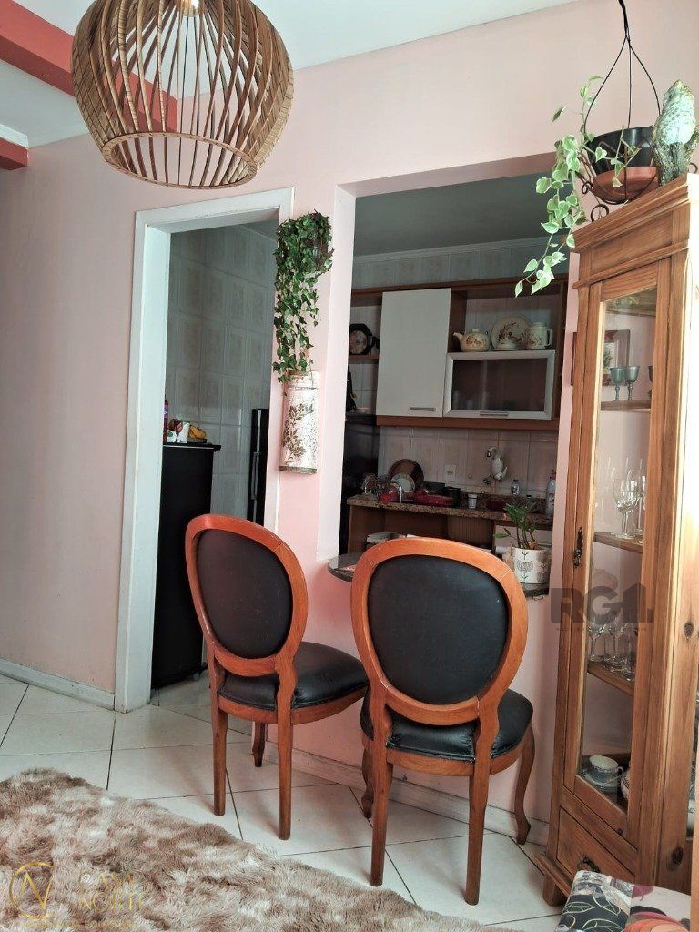 Casa de Condomínio à venda com 3 quartos, 95m², 1 suíte, 1 vaga, Avenida Orleaes no bairro Guarujá em Porto Alegre