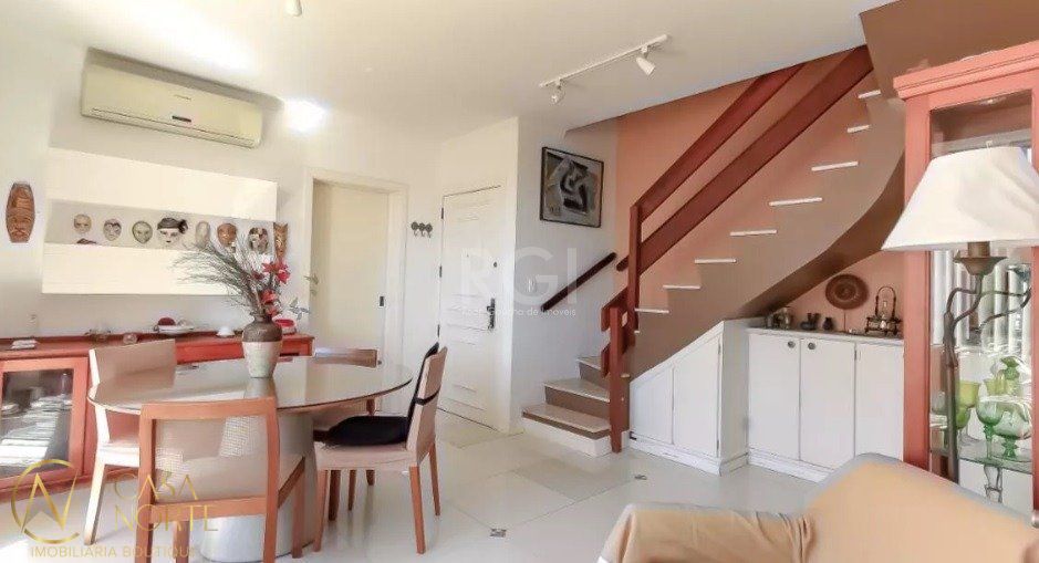 Cobertura à venda com 4 quartos, 189m², 2 suítes, 2 vagas, Rua Santana no bairro Farroupilha em Porto Alegre