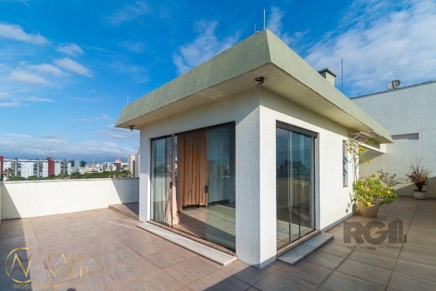 Cobertura à venda com 3 quartos, 211m², 1 suíte, 1 vaga, Rua Coronel Andre Belo no bairro Menino Deus em Porto Alegre