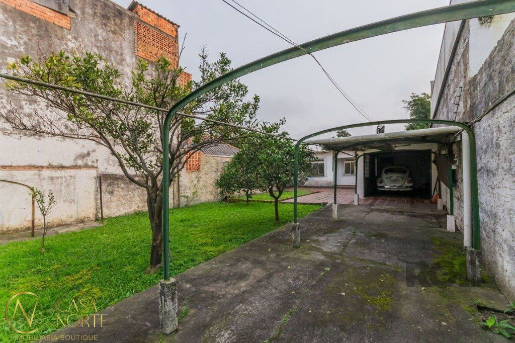 Casa à venda com 2 quartos, 102m², 1 suíte, 3 vagas, Avenida Valado no bairro Vila João Pessoa em Porto Alegre
