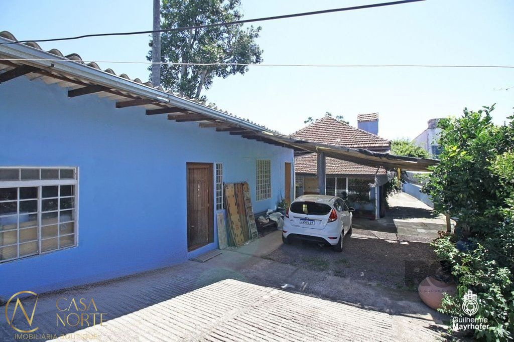 Casa à venda com 3 quartos, 254m², 1 suíte, 3 vagas, Rua Guilherme Alves no bairro Partenon em Porto Alegre