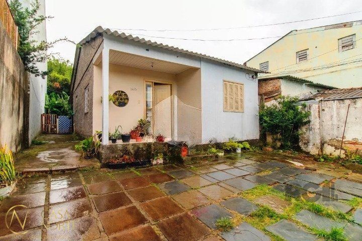 Casa à venda com 2 quartos, 70m², 3 vagas, Rua Banco Inglês no bairro Santa Tereza em Porto Alegre