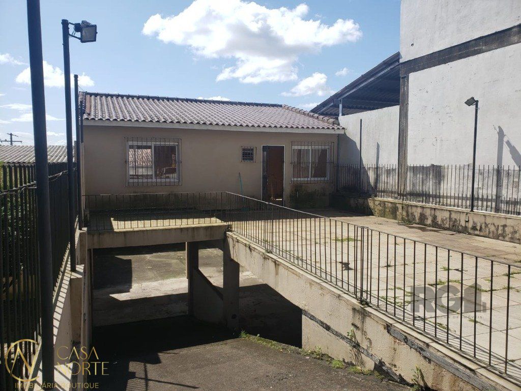 Casa à venda com 2 quartos, 215m², 4 vagas, Rua Coronel Aparício Borges no bairro Glória em Porto Alegre