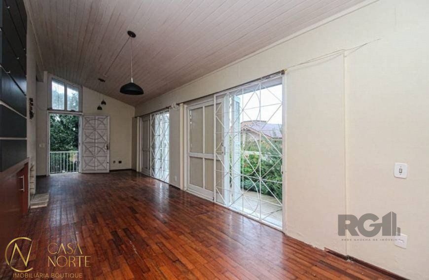 Casa à venda com 3 quartos, 147m², 1 suíte, 4 vagas, Rua dos Guananas no bairro Espírito Santo em Porto Alegre