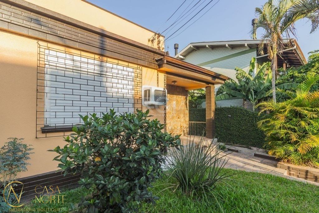 Casa à venda com 3 quartos, 134m², 5 vagas, Rua Rodrigues da Costa no bairro Sarandi em Porto Alegre