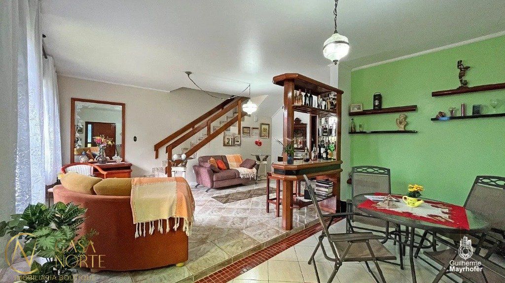 Casa à venda com 3 quartos, 292m², 1 suíte, 3 vagas, Rua Arnaldo Ballve no bairro Jardim Itu em Porto Alegre