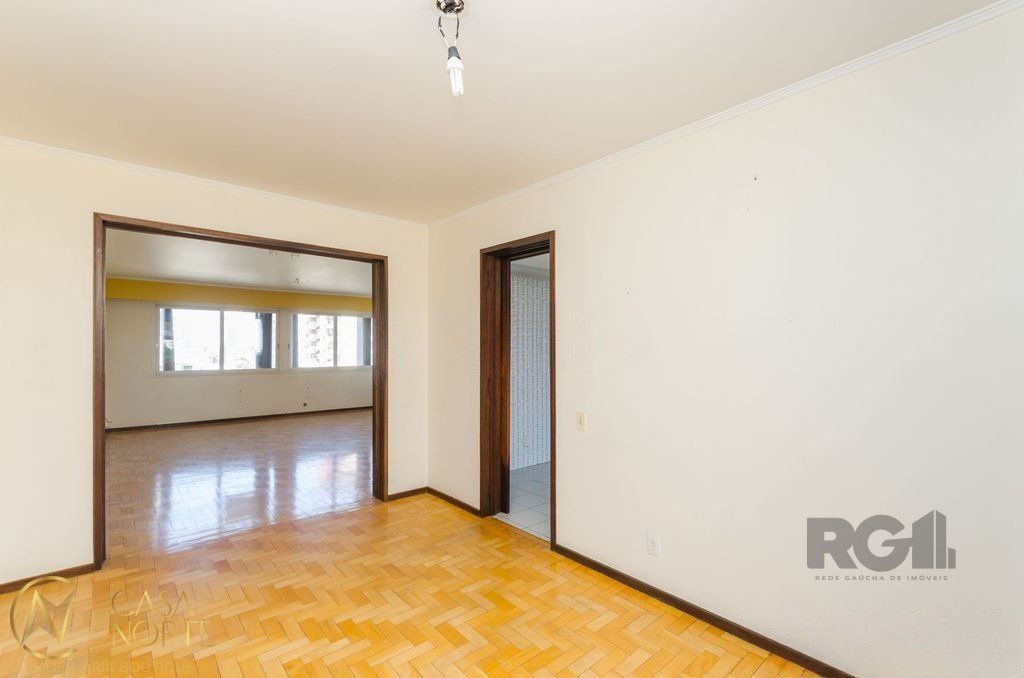 Apartamento à venda com 3 quartos, 152m², 2 suítes, 2 vagas, Avenida Carlos Gomes no bairro Auxiliadora em Porto Alegre