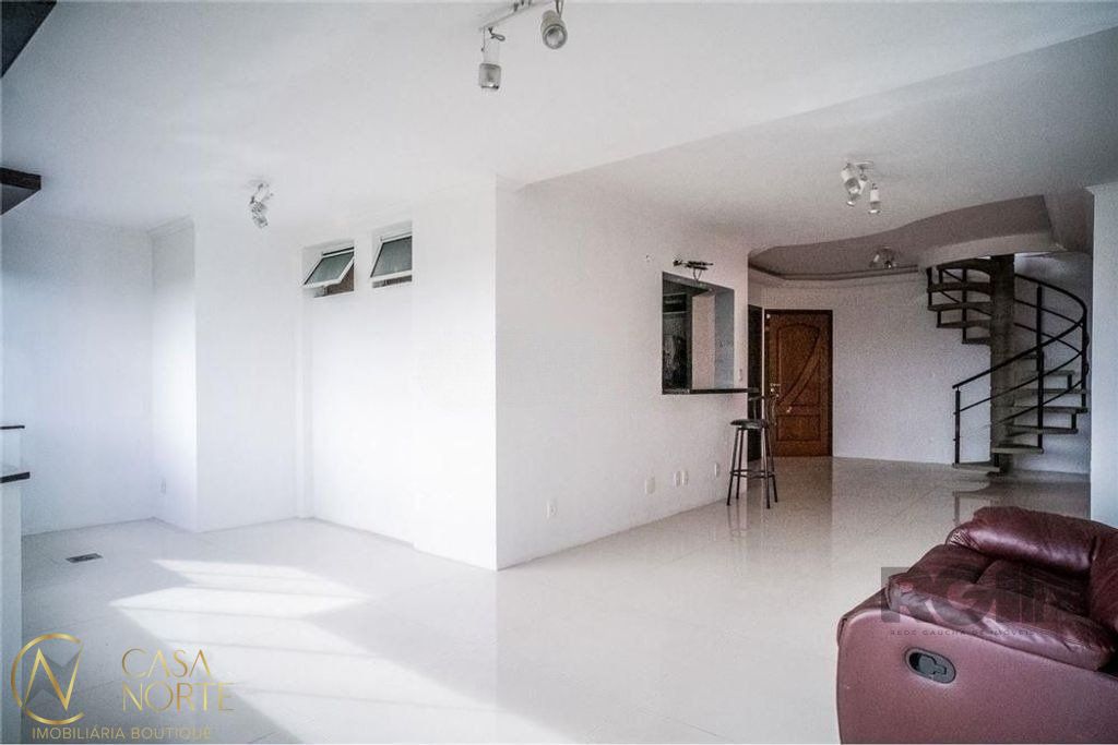 Cobertura à venda com 3 quartos, 255m², 1 suíte, 2 vagas, Avenida Nestor Valdman no bairro Jardim Itu em Porto Alegre