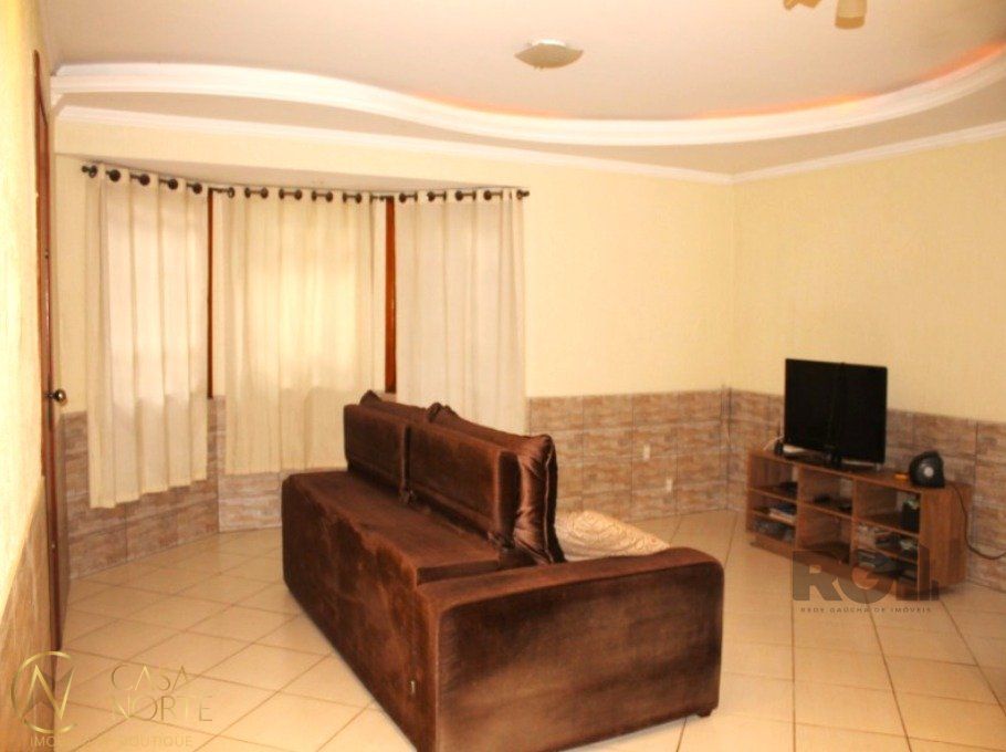 Casa à venda com 3 quartos, 178m², 1 suíte, 3 vagas, Rua Dinarte de Albuquerque no bairro Parque Santa Fé em Porto Alegre