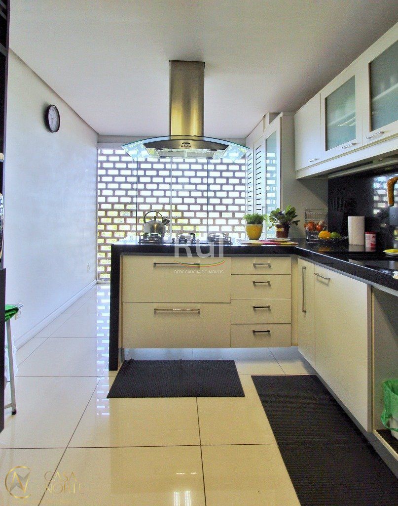 Cobertura à venda com 3 quartos, 177m², 1 suíte, 1 vaga, Avenida Clemenciano Barnasque no bairro Teresópolis em Porto Alegre