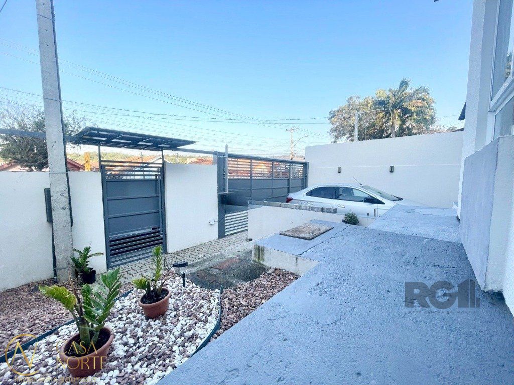 Casa à venda com 2 quartos, 103m², 1 suíte, 1 vaga, Rua Guadalajara no bairro Jardim Sabará em Porto Alegre