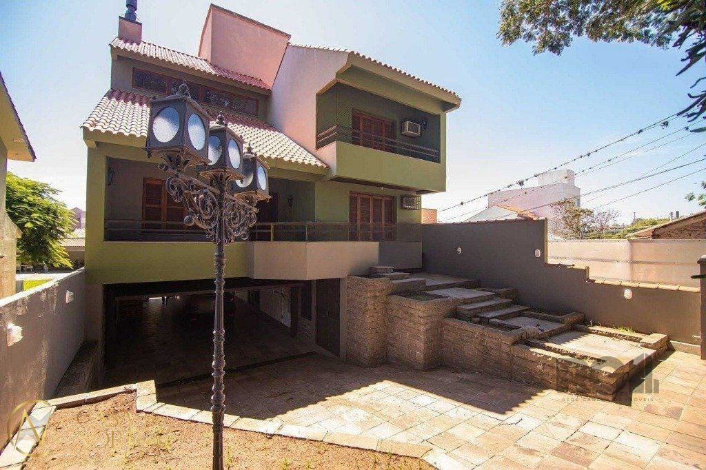 Casa à venda com 3 quartos, 443m², 4 vagas, Avenida Rachel Wolfrid no bairro Morro Santana em Porto Alegre