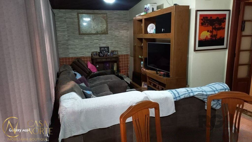 Casa à venda com 3 quartos, 200m², 2 vagas, Rua Vicenta Maria no bairro Rubem Berta em Porto Alegre
