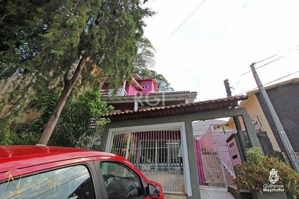 Casa à venda com 3 quartos, 160m², 1 suíte, 2 vagas, Rua Erechim no bairro Nonoai em Porto Alegre