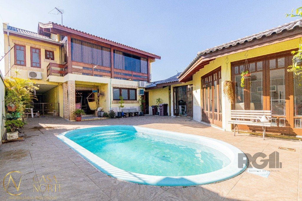 Casa à venda com 4 quartos, 304m², 2 suítes, 3 vagas, Travessa Porto Príncipe no bairro Jardim Lindóia em Porto Alegre