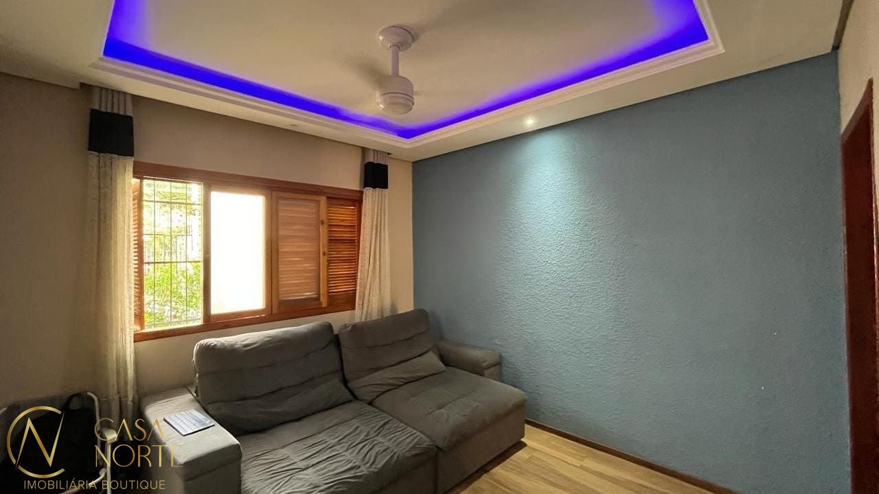 Casa à venda com 4 quartos, 215m², 1 suíte, 4 vagas, Rua Doutor Voltaire Pires no bairro Santo Antônio em Porto Alegre