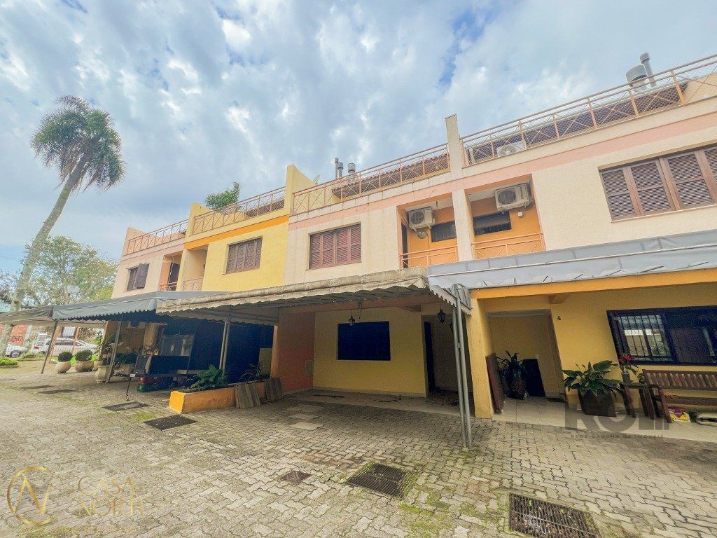 Casa de Condomínio à venda com 3 quartos, 184m², 1 suíte, 2 vagas, Avenida Engenheiro Ludolfo Boehl no bairro Teresópolis em Porto Alegre