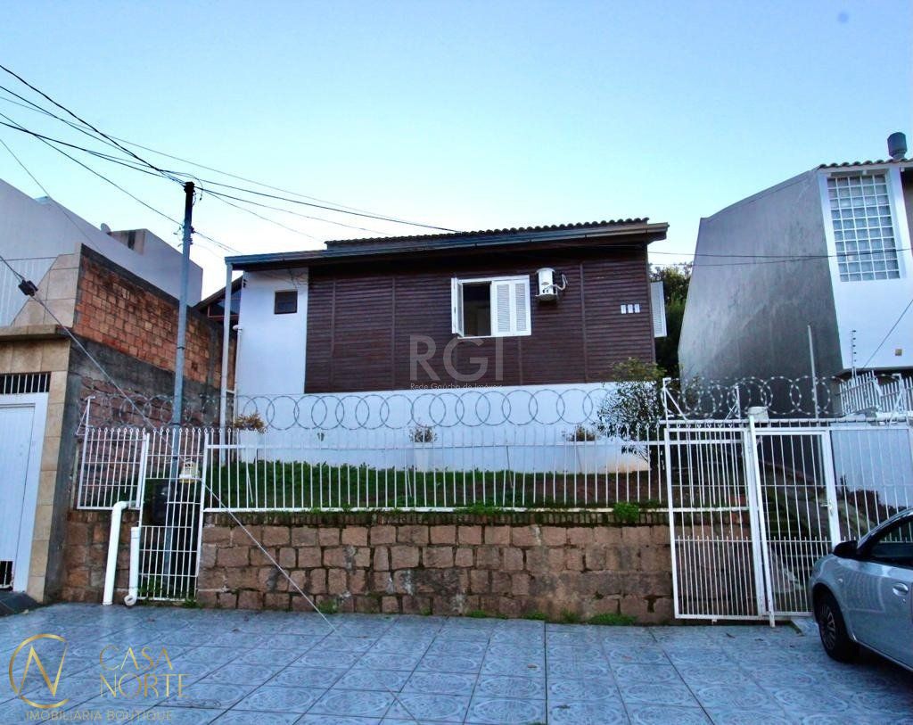 Casa à venda com 5 quartos, 90m², 1 suíte, 5 vagas, Rua Antônio Divan no bairro Teresópolis em Porto Alegre