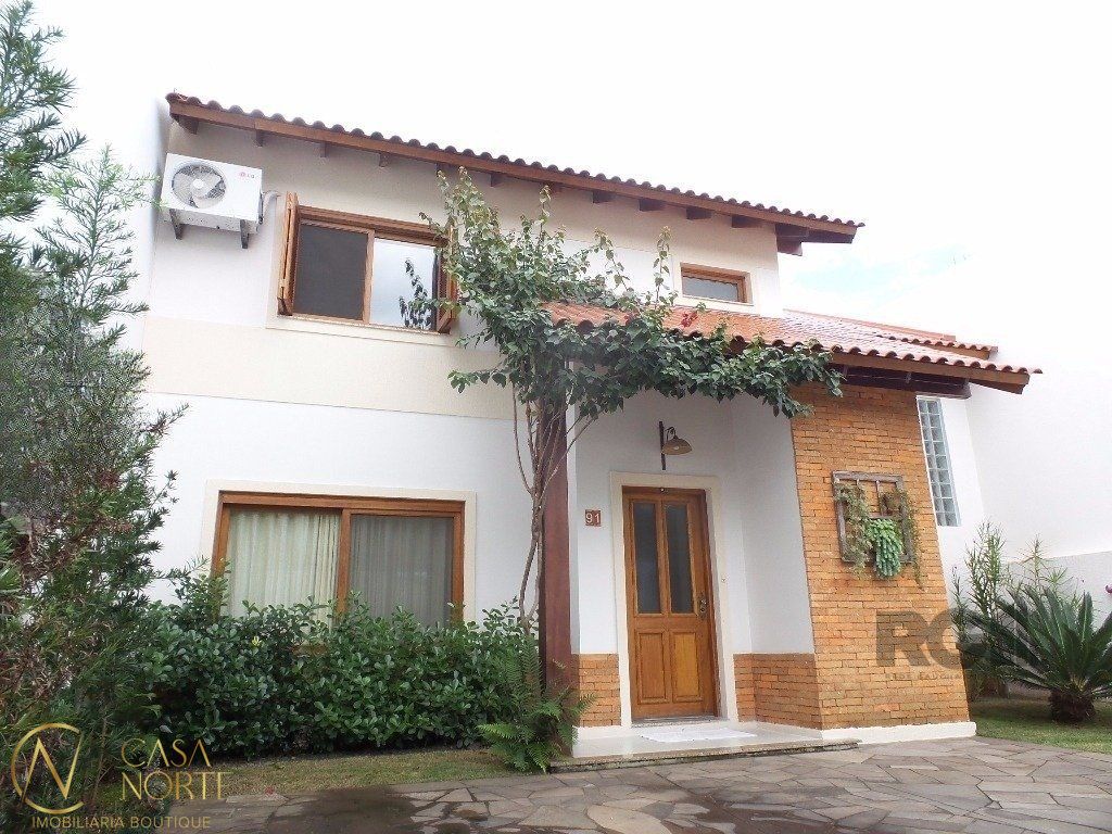 Casa de Condomínio à venda com 3 quartos, 198m², 1 suíte, 4 vagas, Rua Francisco Solano Borges no bairro Hípica em Porto Alegre