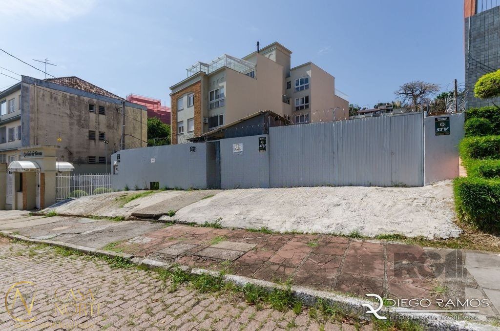 Terreno à venda  com 1870m², Rua Dona Ondina no bairro Menino Deus em Porto Alegre