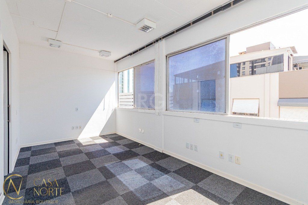 Sala Comercial à venda , 45m², Rua Celeste Gobbato no bairro Praia de Belas em Porto Alegre