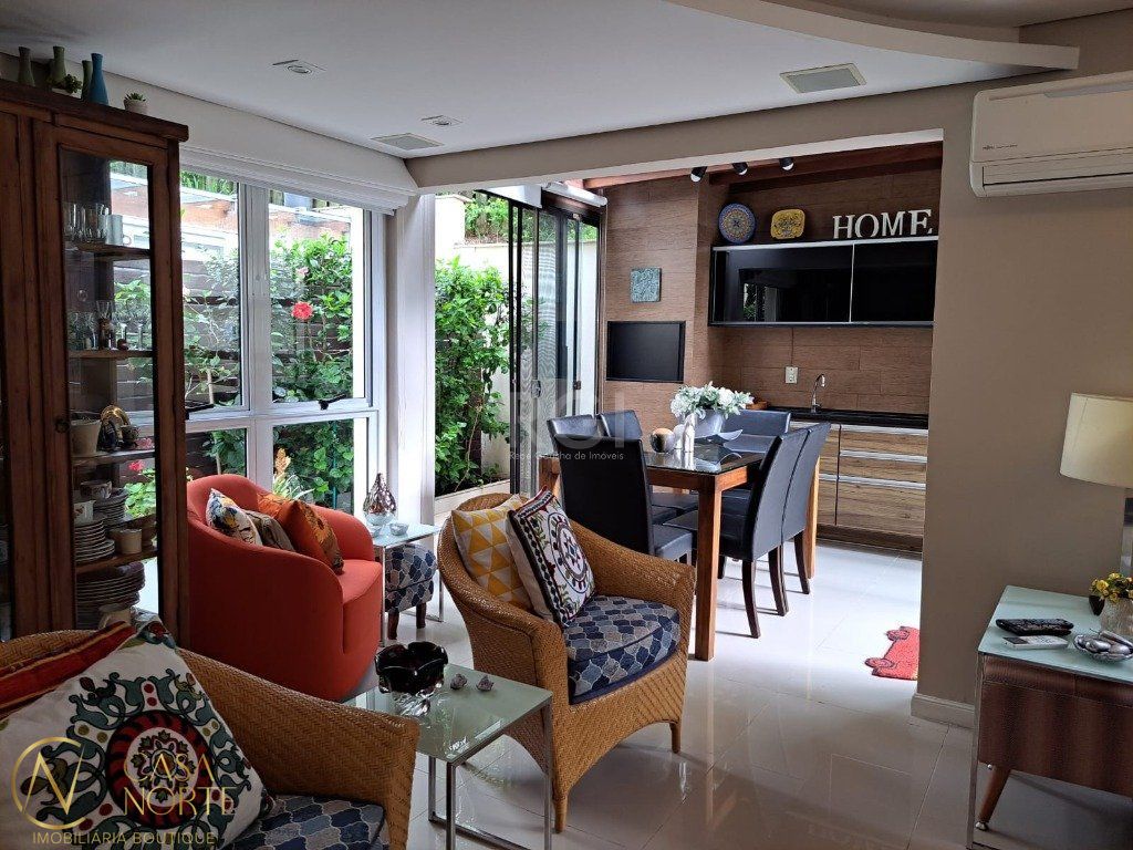 Casa de Condomínio à venda com 3 quartos, 222m², 2 suítes, 2 vagas, Avenida Engenheiro Ludolfo Boehl no bairro Teresópolis em Porto Alegre
