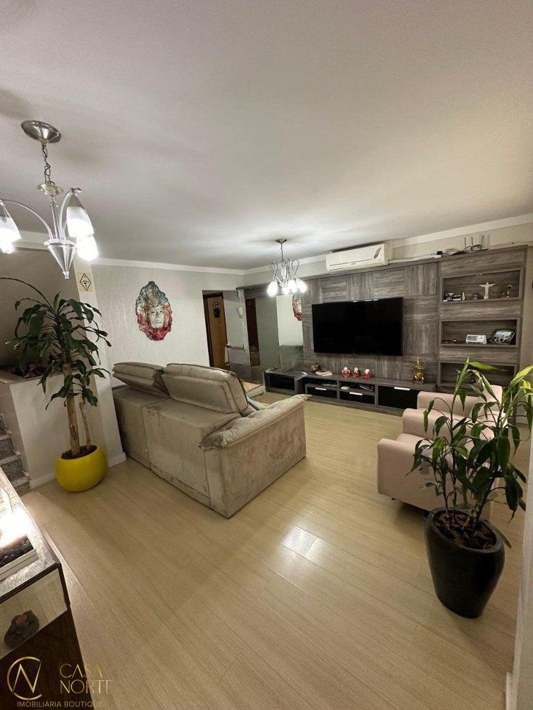 Casa à venda com 4 quartos, 160m², 1 vaga, Rua Sérgio Porto no bairro Farrapos em Porto Alegre
