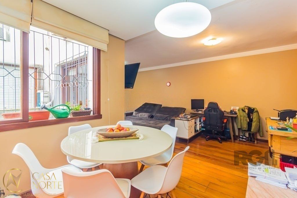 Apartamento à venda com 3 quartos, 110m², 1 suíte, 2 vagas, Rua Amelia Teles no bairro Petrópolis em Porto Alegre