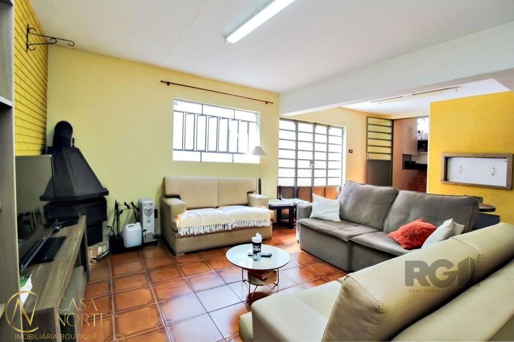 Casa à venda com 4 quartos, 160m², 1 suíte, 2 vagas, Rua General Cunha Louzada no bairro Glória em Porto Alegre