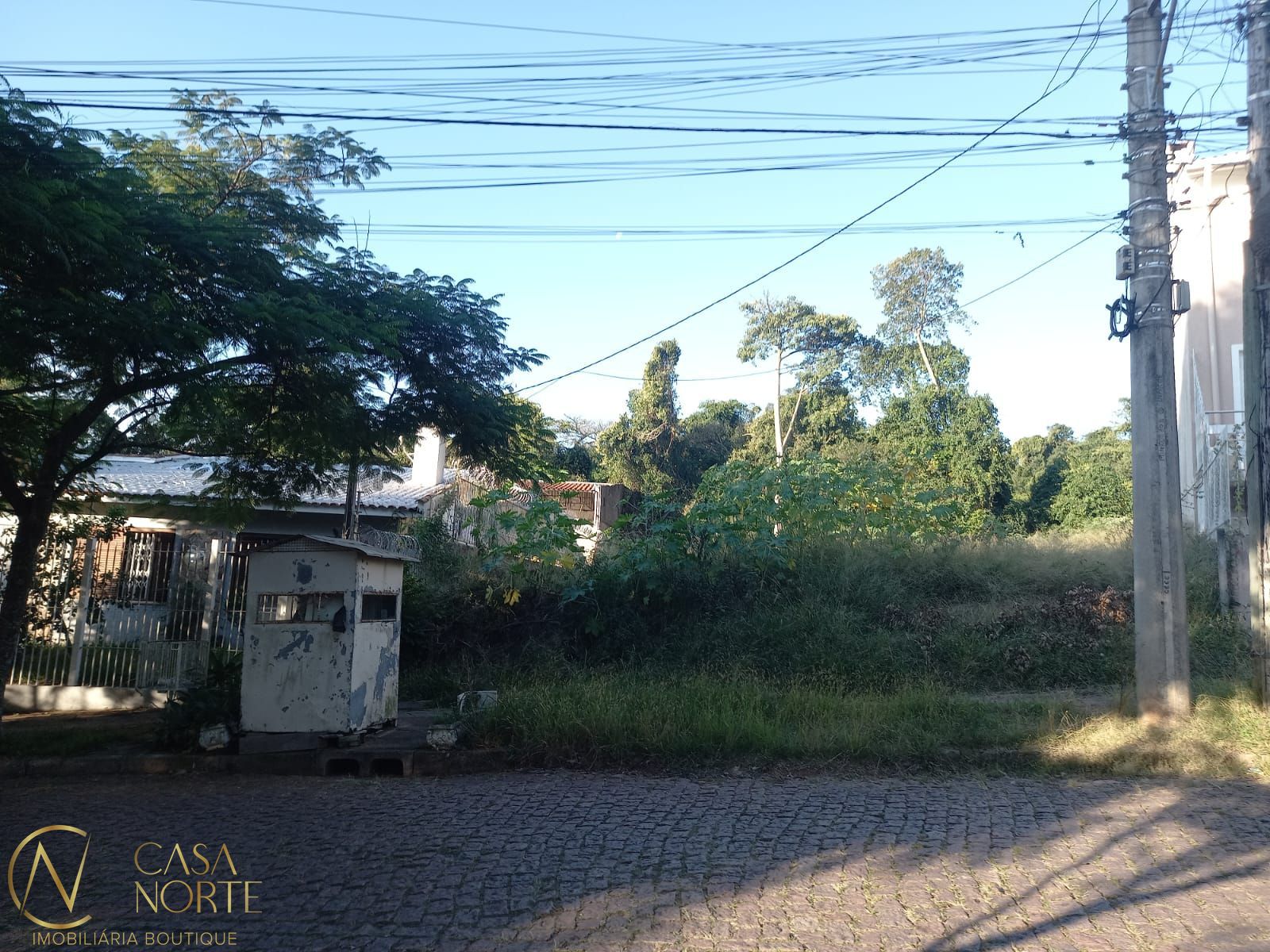 Terreno à venda  com 396m², Rua Alcebíades Antônio dos Santos no bairro Nonoai em Porto Alegre
