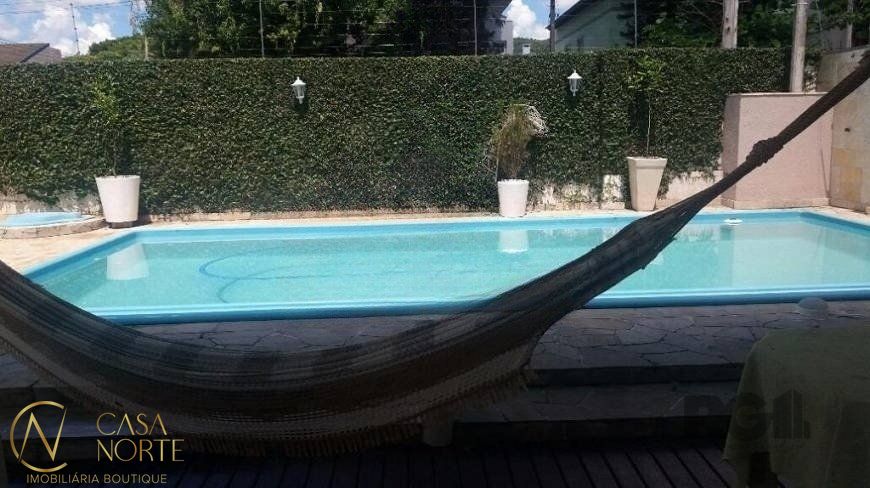 Casa à venda com 5 quartos, 188m², 2 suítes, 4 vagas, Rua Waldomiro Schapke no bairro Partenon em Porto Alegre
