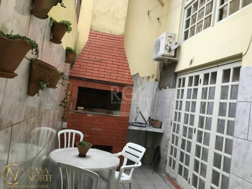 Casa à venda com 3 quartos, 144m², 2 suítes, 1 vaga, Rua Serro Azul no bairro Santa Maria Goretti em Porto Alegre