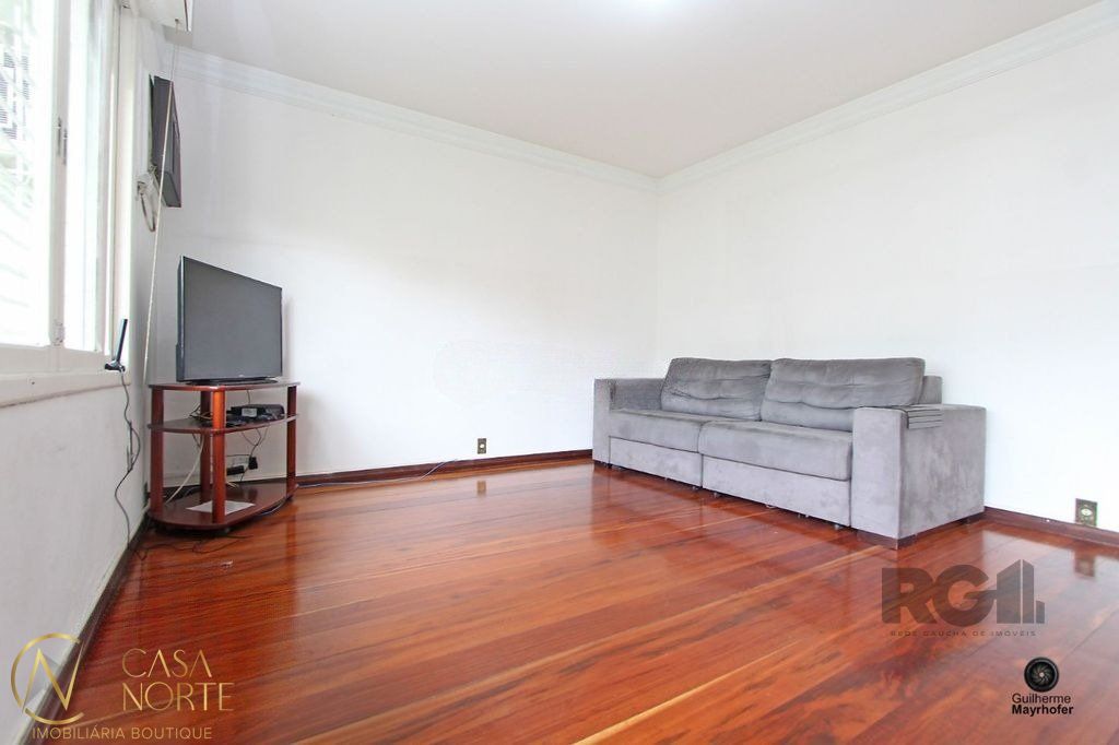 Casa à venda com 5 quartos, 790m², 5 suítes, 4 vagas, Rua Guilherme Alves no bairro Partenon em Porto Alegre