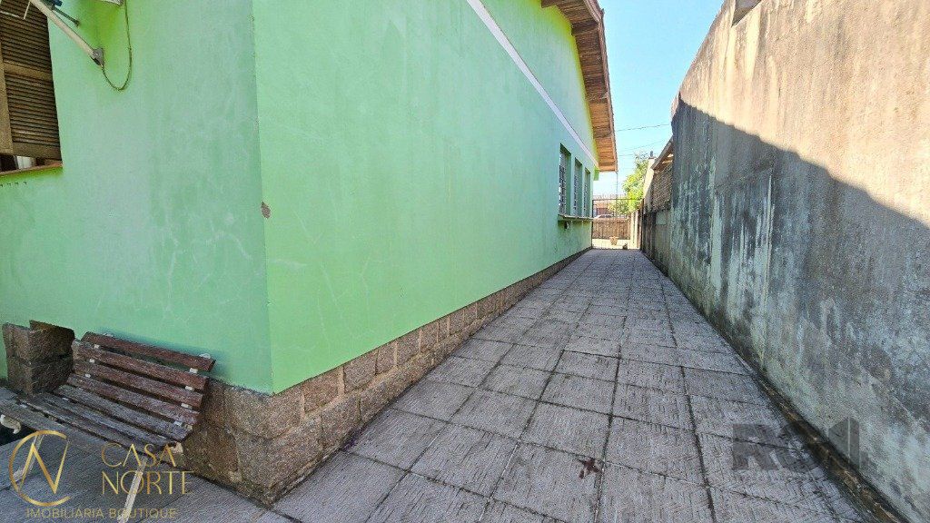 Casa à venda com 3 quartos, 161m², 4 vagas, Estrada Francisca de Oliveira Vieira no bairro Belém Novo em Porto Alegre